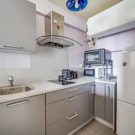Spacious 2p - Near La Defense *